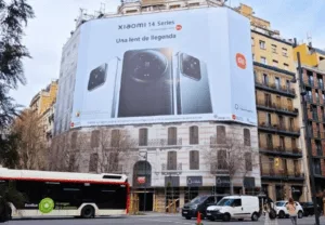 xiaomi-14-ultra-barceona-street-ad