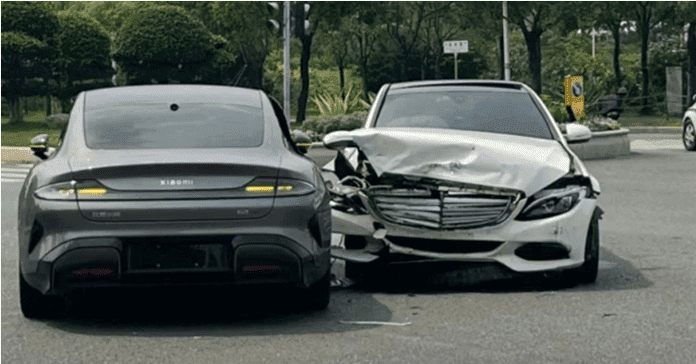 Xiaomi SU7 UnfallErfahren Sie mehr über das erste gemeldete Unfallereignis mit dem Xiaomi SU7 Elektroauto und die Folgen für beide Fahrzeuge.