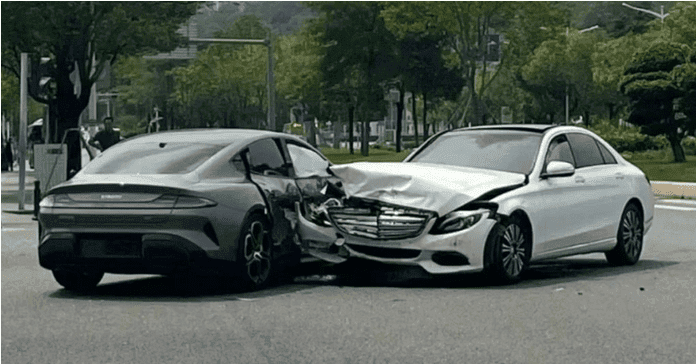 Xiaomi SU7 UnfallErfahren Sie mehr über das erste gemeldete Unfallereignis mit dem Xiaomi SU7 Elektroauto und die Folgen für beide Fahrzeuge.