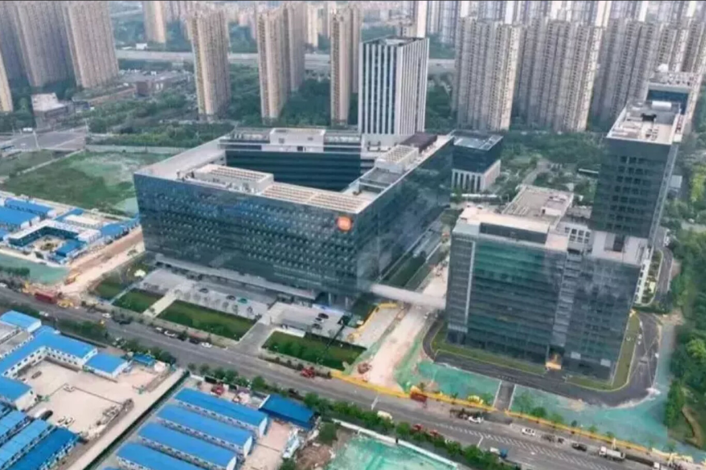Xiaomi eröffnet eine neue Niederlassung in Nanjing, China, die mit 77.000 Quadratmetern Fläche und über 5.000 neuen Arbeitsplätzen zum zweitgrößten Forschungs- und Entwicklungszentrum des Landes wird.