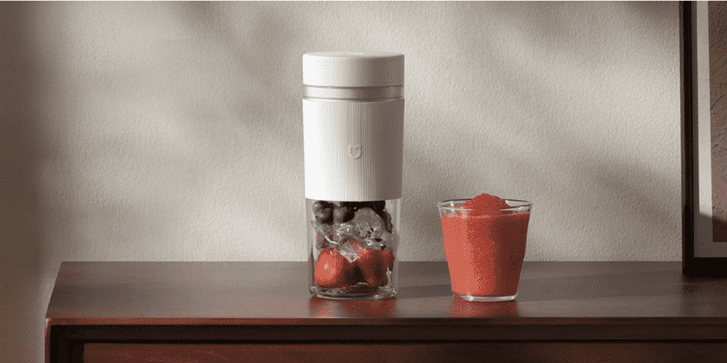 Der Xiaomi Mijia Portable Juicer Cup 2 ist ein leistungsstarker und kompakter tragbarer Mixer, der in 40 Sekunden frische Smoothies zubereitet.