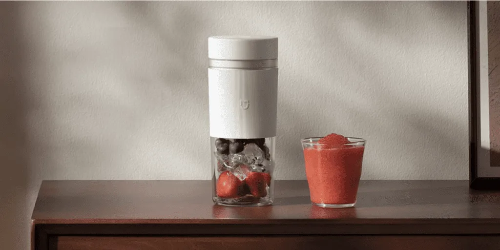 Der Xiaomi Mijia Portable Juicer Cup 2 ist ein leistungsstarker und kompakter tragbarer Mixer, der in 40 Sekunden frische Smoothies zubereitet.
