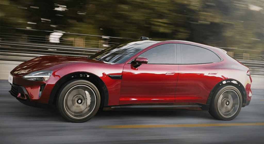 Der Xiaomi SU7 kombiniert sportliches Ferrari-Design mit modernster Technik und setzt neue Maßstäbe im Elektro-SUV-Bereich. Ferrari