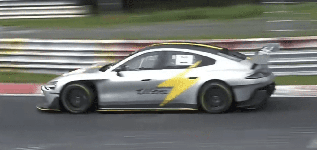 Der Xiaomi SU7 Ultra ist ein elektrisches Hypercar mit 1548 PS, das im Oktober 2024 auf der Nürburgring Nordschleife antreten wird.