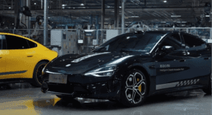 Screenshot 2024-11-15 at 18-49-30 Xiaomi-Intelligent-Chassis-Pre-research-technology-unveils-dancing-on-spot-turn-and-compass-navigation.jpg (Imagen JPEG 1054 × 574 píxeles)