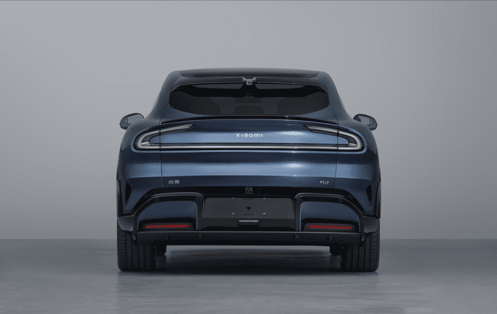 Der Xiaomi YU7, Xiaomis erstes SUV, bringt innovative Technologien und futuristisches Design. Marktstart: Mitte 2025.