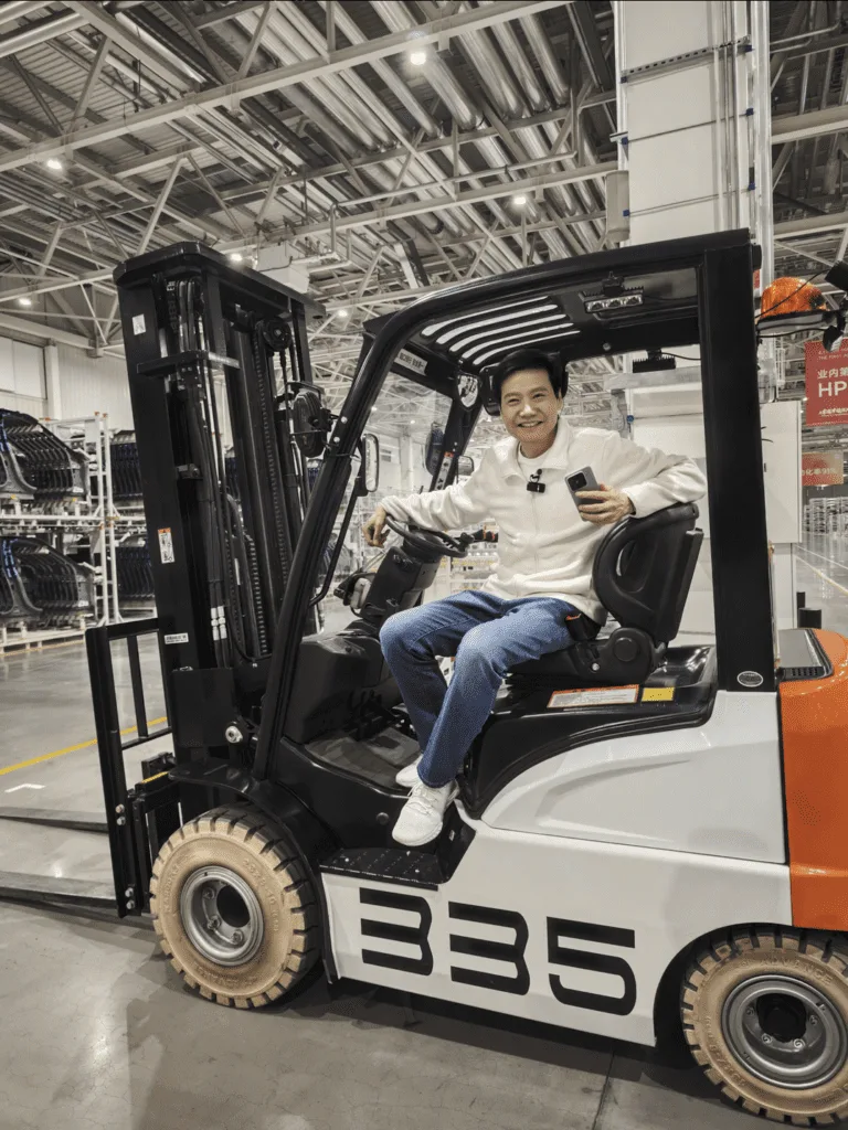 Xiaomi öffnet Fabrik Xiaomi Auto Factory öffnet ab Januar 2025 für Besichtigungen. Erfahren Sie alles über Xiaomis moderne !