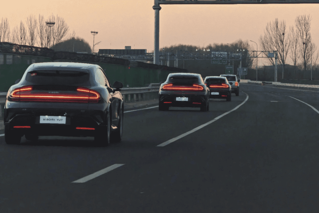 Der Artikel über den Xiaomi YU7 behandelt autonomes Fahren und Reichweite, ideal für Technikinteressierte. Lei Jun