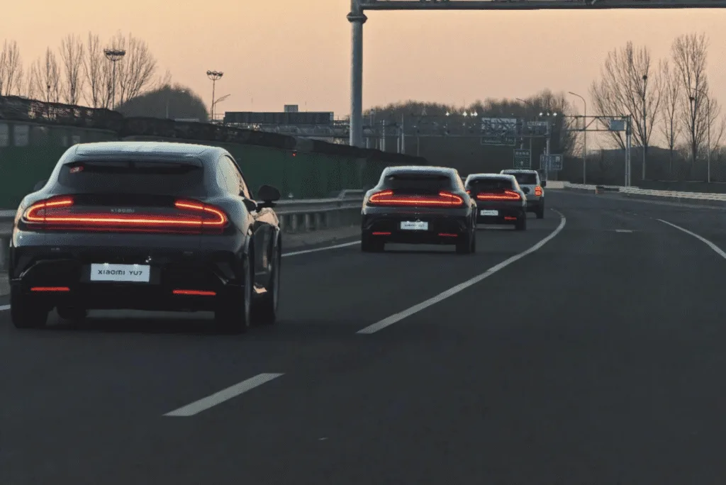 Der Artikel über den Xiaomi YU7 behandelt autonomes Fahren und Reichweite, ideal für Technikinteressierte. Lei Jun